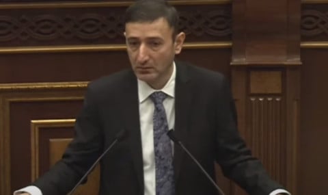 Ո՞նց կարելի է օրը 3 անգամ ստատուս գրել հարսանիքի մասին. Թունյանը՝ ընդդիմադիր պատգամավորին