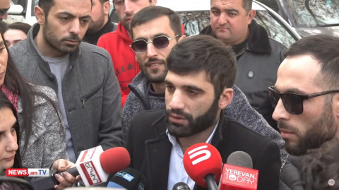 «Մտցրել են 1 լիտրանոց շշի մեջ ու խցանը փակել, որ շնչել չլինի». ԱՊՊԱ–ի թանկացման դեմ բողոքող վարորդ