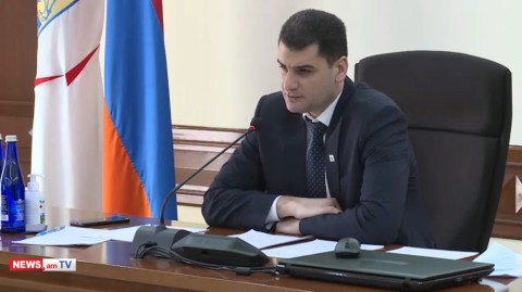 Երթուղայինում ալկոգելերն էնքան կեղտոտ են,մարդ չի ուզում ձեռք տա, նորմալ բան դրեք․քաղաքապետ