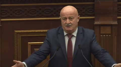 Լուկաշենկոն լավ կլինի՝ Մինսկի օդանավակայան մտնի, որը խոզանոց է հիշեցնում. Հովիկ Աղազարյան