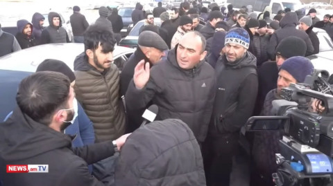 «Մի հատ քաղաքապետ ըլնի, բռնենք աչքերը հանենք, տենանք՝ էս ռայոնի վերջն ինչ ա լինում». ցուցարար