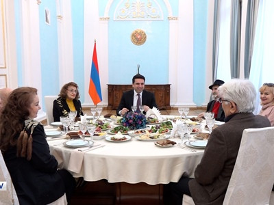 Ալեն Սիմոնյանն ընդունել է մշակույթի վաստակավոր գործիչներին