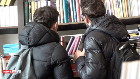 Այսօր գիրք նվիրելու օրն է. ի՞նչ գրքեր են նվիրելու ընթեցասերներն իրենց սիրելիներին