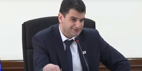 Օձերին ի՞նչ անենք, բերենք քաղաքապետարա՞ն. Հրաչյա Սարգսյանը կատակեց