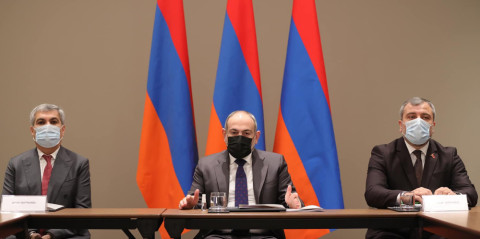 Փաշինյանը հանդիպել է արտախորհրդարանական ուժերի ղեկավարների հետ