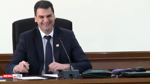 «Ազատեցի՞ք այն աշխատողին, որին զոռով պահում էինք». Երեւանի քաղաքապետը կատակեց