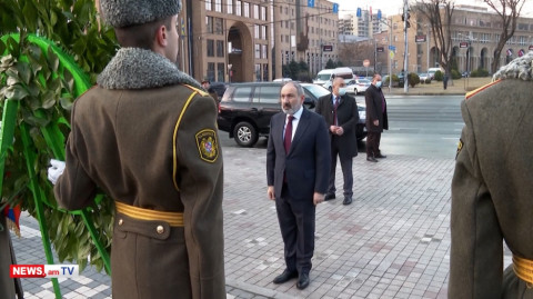 Նիկոլ Փաշինյանը հարգաքի տուրք է մատուցել Մարտի 1-ի զոհերի հիշատակին