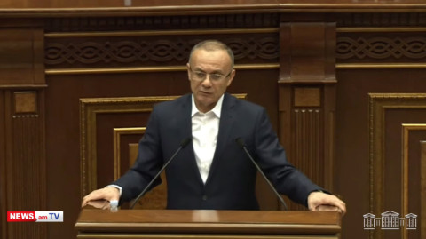 Մնում էր՝ մի հատ էլ հայհոյանք դնեիք քվեարկությունից առաջ եւ հետո. ԱԺ–ում կրքերը թեժացան