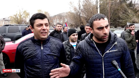 Քո ասած 3 միլիոն վարչապետներից մեկն էլ ես եմ, ախպեր. Փարաքարի բնակիչը՝ Փաշինյանին