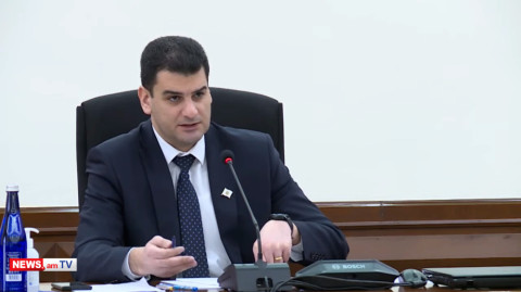 Հո չեմ նստելու, սպասեմ, մինչեւ բարեհաճեն, արդեն 3–րդ ամիսն ա. Երեւանի քաղաքապետը բարկացավ