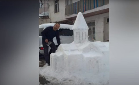Արցախում ձնե «Սուրբ Ղազանչեցոց» են կառուցել