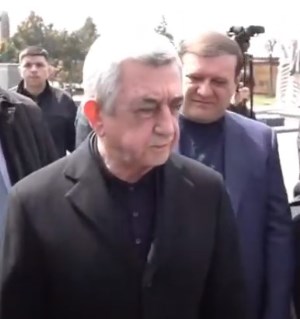 «Գնացեք խաղաղության ճարտարապետներին հարցրեք». Սերժ Սարգսյանը՝ Արցախում ստեղծված իրավիճակի մասին