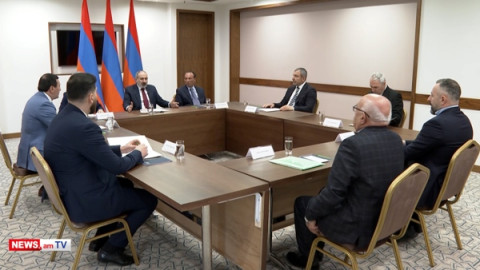 Նիկոլ Փաշինյանը կրկին հանդիպել է արտախորհրդարանական ուժերի ղեկավարների հետ