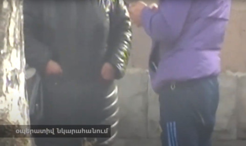 Սուպերմարկետի մենեջերը բռնել էր քաղցրավենիք գողացած աղջիկներին եւ նրանց մայրերից 1000 դոլար պահանջել