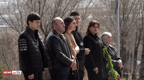 Գերեզմանը մնաց թուրքին, ո՞ւր գնանք. Քառօրյայում զոհված հադրութցի փոխգնդապետի ընտանիքը Եռաբլուրում է
