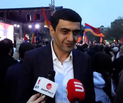 Պացիֆիզմով հարց չեն լուծում, պիտի զենք վերցնենք, կռվենք, պաշտպանենք մեզ ու մեր հողը․ Առուշանյան
