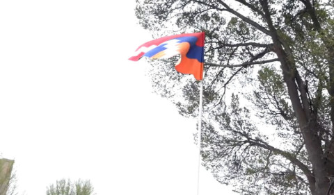 Արտաշատում տեղադրել են Արցախի դրոշը