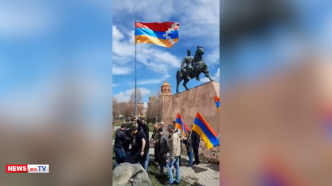 Գյումրիի Անդրանիկ Զորավարի պուրակում տեղադրվեց Արցախի դրոշը