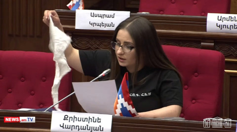 Հայաստանի անունից բանակցում է սա, սա է ձեր դեմքը.ընդդիմադիրը սպիտակ լաթի կտոր ցուցադրեց ՔՊ-ականներին