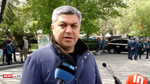 «Գլուխները պատով կտան՝ ինձ կոչումներից կզրկեն, իրենց հոր տնից չեն բերել էդ կոչումները». Վանեցյան