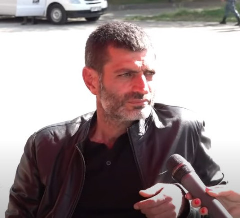Մեր տղաների արյունն Արցախում է, չի կարող Արցախը տրվել. նստադուլ հայտարարած զոհվածի հայր