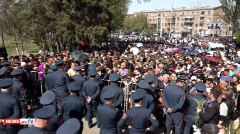 «Իրենք թուրքի քամակ մտնեն, մենք արեւի տակ էսքան սպասե՞նք». քաղաքացիները հունից դուրս եկան