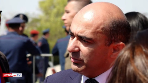 Լուսանկարներ չեմ մեկնաբանում. Մարուքյանը՝ Չավուշօղլուի կողմից Գորշ գայլերի նշանը ցույց տալու մասին