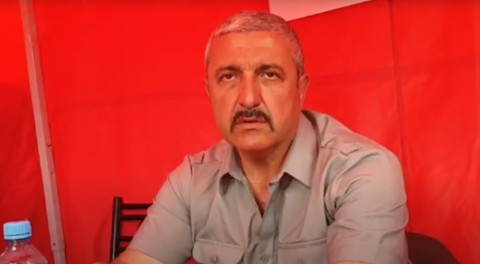 «Մենք գնալու ենք ու Փաշինյանին այդ աթոռից շպրտենք ներքև». հացադուլ անող՝ զոհված զինծառայողի հայր
