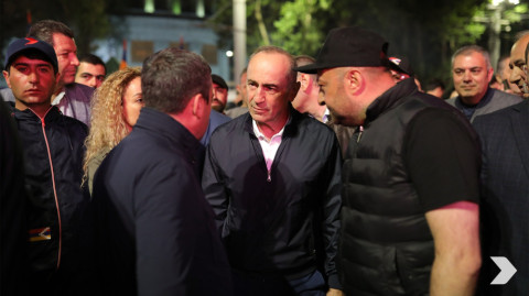 Ընդդիմադիրները գիշերը կանցկացնեն Ֆրանսիայի հրապարակում