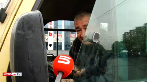 «Մեր ազատ ապրելու համար ենք անում». 57 համարի ավտոբուսի վարորդը փակել է Ալեք Մանուկյան փողոցը