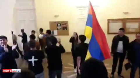 «Նիկոլ դավաճան». ցուցարարները մտնում են բուհեր եւ կոչ անում ուսանողներին միանալ դասադուլին