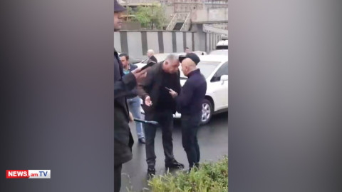 Տղամարդը գլխով հարվածեց ցուցարարին. ոստիկանները չմիջամտեցին