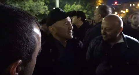 Ռոբերտ Քոչարյանը Ֆրանսիայի հրապարակում է