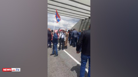 Ցուցարարները փակել են Երեւան–Գյումրի ավտոճանապարհը