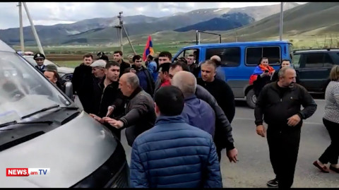 «Առանց թուրքի Հայաստան». Սպիտակի բնակիչները ճանապարհ են փակել