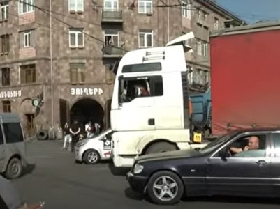 Անհնազանդության բողոքի ակցիաներ Երեւանում. երթեւեկությունը կաթվածահար է