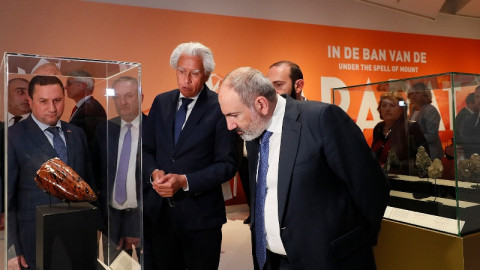 Ասեն քաղաքի Դրենցի թանգարանում բացվեց «Արարատի ստվերի ներքո. Հին Հայաստանի գանձերը» ցուցադրությունը