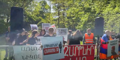 «Նիկոլ դավաճան», «Նիկոլ Վասակ». բողոքի ակցիա Նիդերլանդներում՝ ընդդեմ Նիկոլ Փաշինյանի այցի