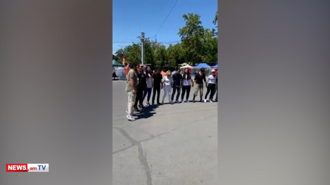 Ֆրանսիայի հրապարակում ազգային պարեր են ուսուցանում