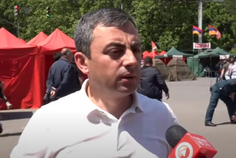 Ոստիկանությանը մեկ շողոքորթում են , մեկ սպառնում, զուգահեռ նաև պարգևավճար տալիս. Իշխան Սաղաթելյան