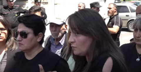 Էն ինչը տվել ենք, հետ չես բերում, մնացածը ո՞ւր ես տալիս. զոհվածի մայր