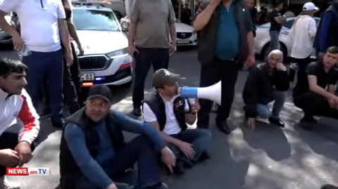 Ցուցարարները փակել են Հանրապետության փողոցը