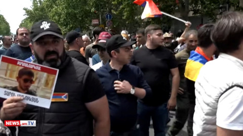 «Դիմադրություն» շարժման անդամները փակել են Ամիրյան-Մաշտոց փողոցների խաչմերուկը