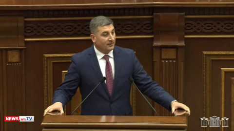 «Ես այս աղջկա հարսանիքին էլի եմ նվագել». Գնել Սանոսյանը անեկդոտ պատմեց ԱԺ ամբիոնից