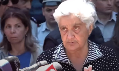 Ջհանգիրյանը նույնիսկ ցավակցական տոն չուներ. զոհված զինծառայողի մայրը դժգոհ է հանդիպումից