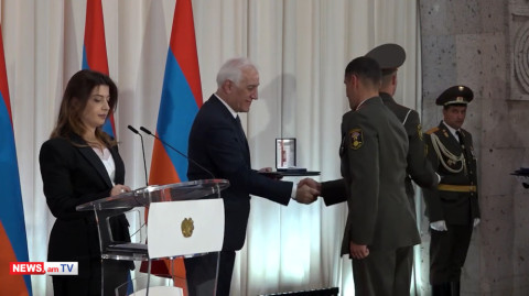 Նախագահը հանրապետության տոնի առթիվ մի խումբ զինծառայողների և կամավորականների է պարգևատրել