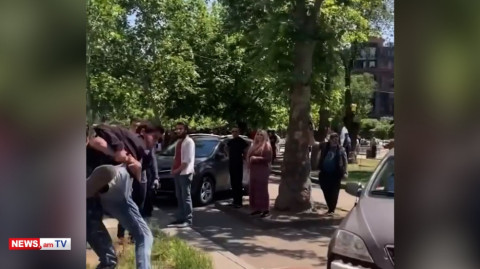 Ոստիկանը դաժանությամբ գետնին է տապալում քաղաքացուն