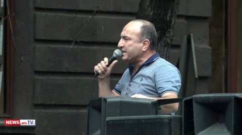 Դուք պաշտպանում եք հանցագործին. Տարոն Տոնոյանը դիմեց ոստիկաններին