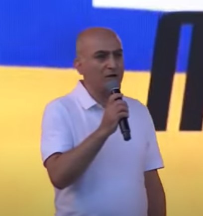 Զարեհ Սինանյանը մտել է ծերանոց, սելֆի արել ու դա ներկայացրել համայնքային հանդիպում. սփյուռքահայ