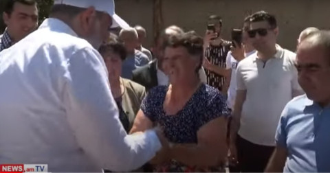 «Իմ քեռին ես, ընկեր Փաշինյան ջան, միշտ դուխով կլինես». Փաշինյանը Վերին Դվինում էր